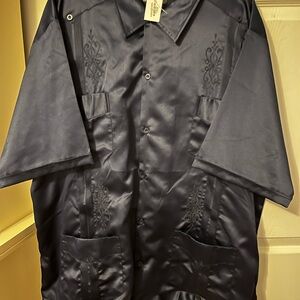 Men’s navy blue short sleeve Guayabera shirt. Size 2x.